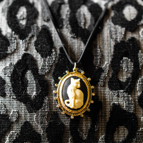 Cats! Cameo Grande Charm - Gold